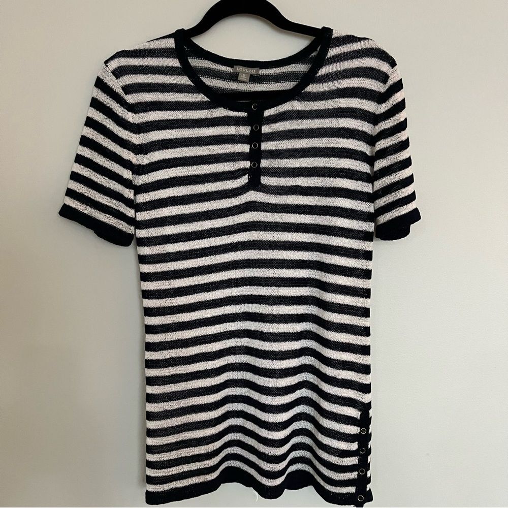 Lou Lou Lightweight 4 Snap Striped Top. Size XL